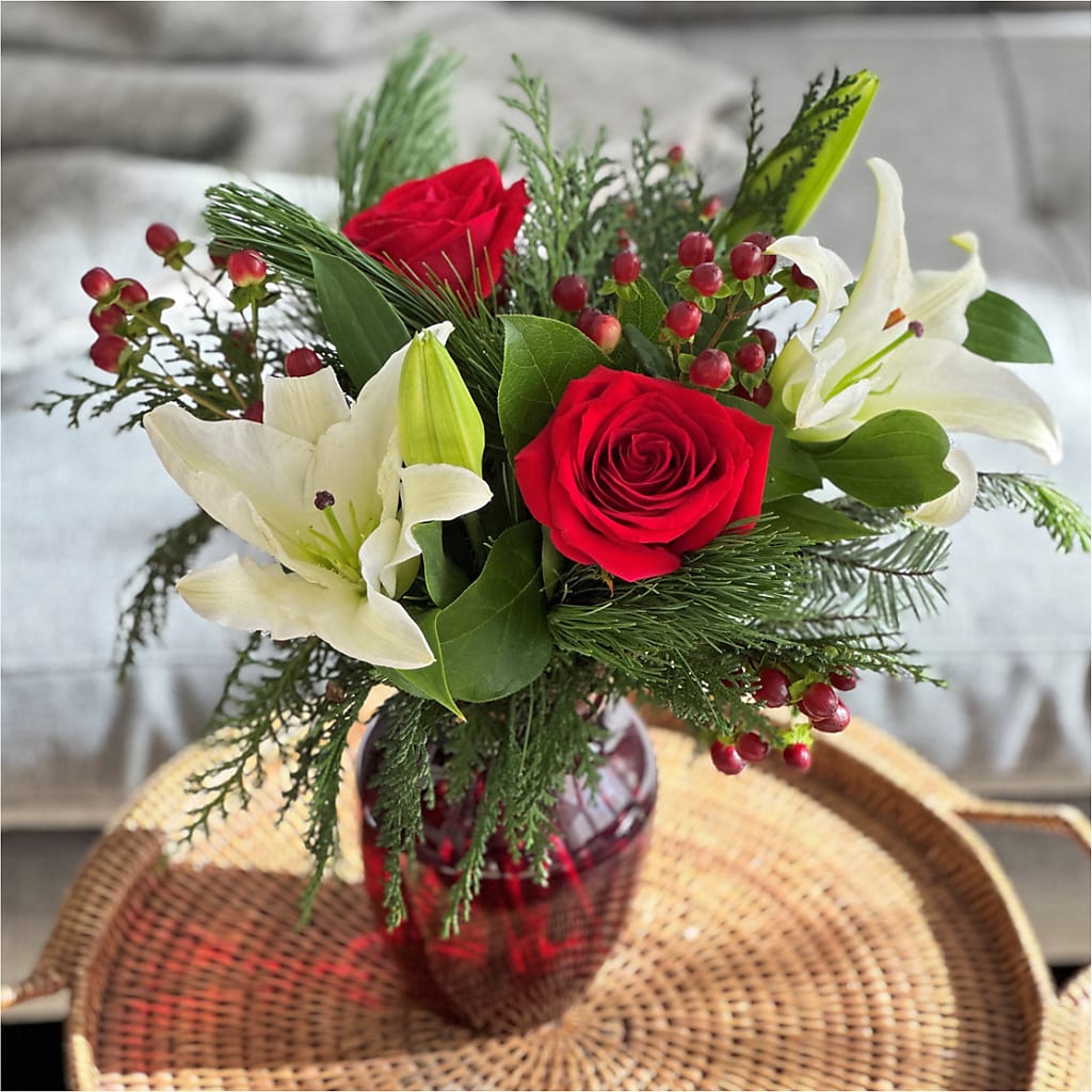 Evergreen Delight Bouquet – Double D Flower Shop, Mercedes TX