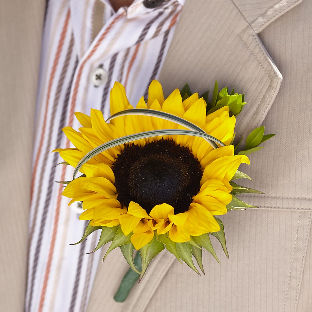 Free Spirit Boutonniere – Double D Flower Shop, Mercedes TX