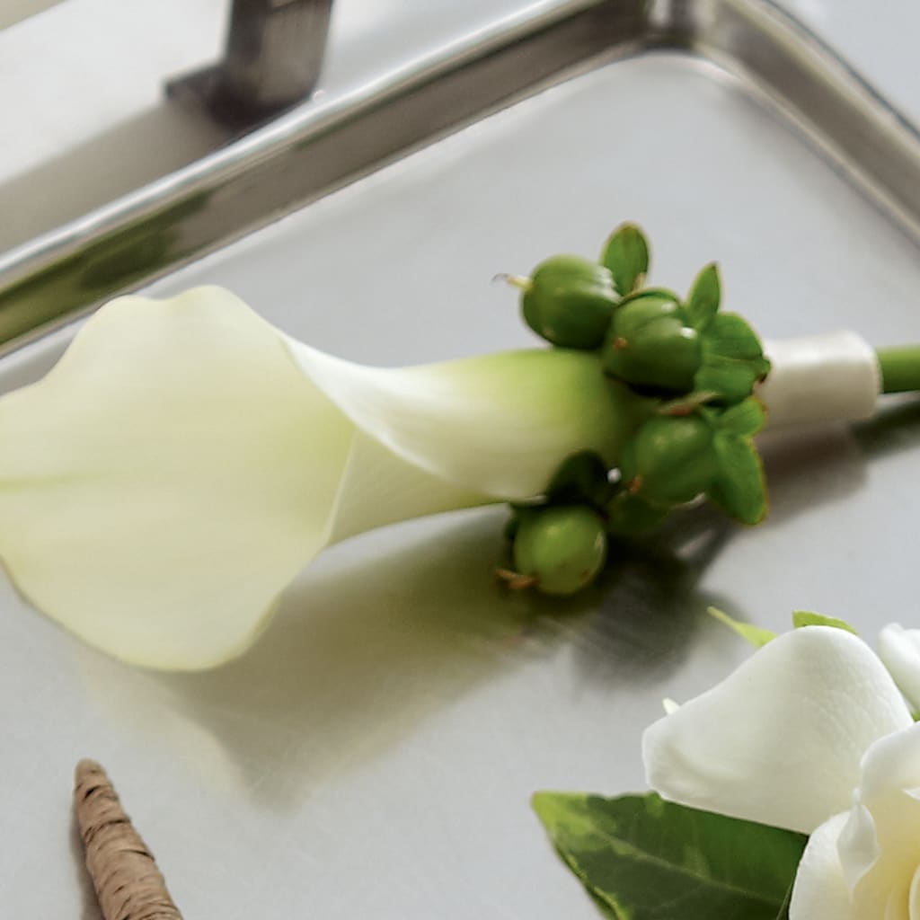 White Calla Boutonniere – Double D Flower Shop, Mercedes TX