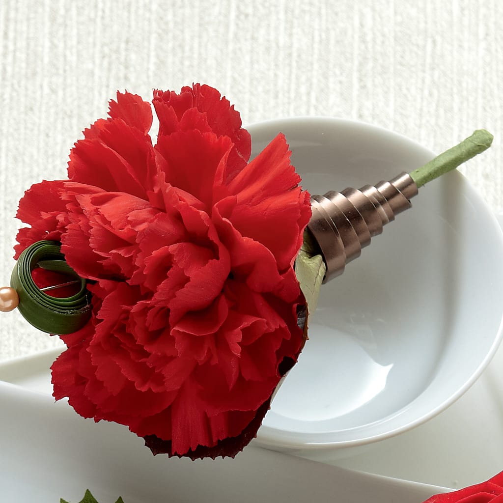 Red Carnation Boutonniere – Double D Flower Shop, Mercedes TX