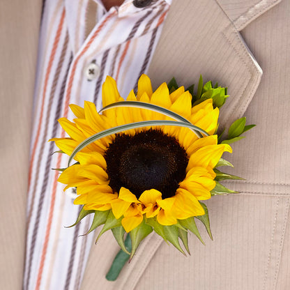 Free Spirit Boutonniere –  Double D Flower Shop, Mercedes TX